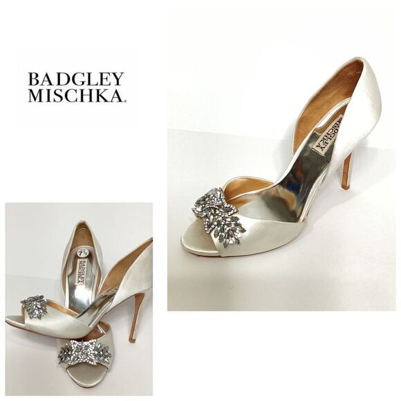New. Womens Badgley Mischka Nikki Peep Toe Heels, White. Retails $245 - Picture 13 of 16